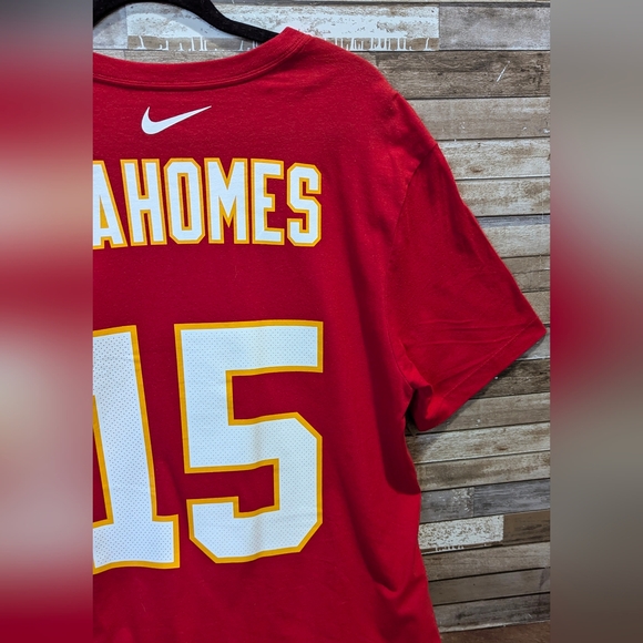 New From Arrowhead Stadium Apparel Store KC Chiefs Nike Mahomes 15 Red Tee - Picture 4 of 16